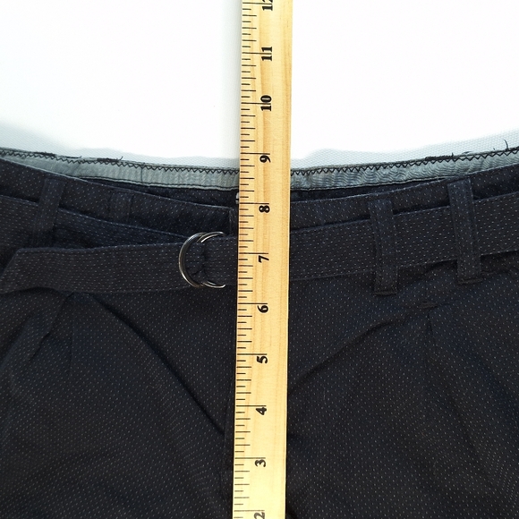 DC Black with White dots Pleated Cain shorts, size 27 - Picture 7 of 10